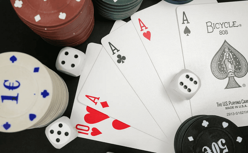 Thứ tự bài trong sảnh Poker giúp xác định người thắng cược